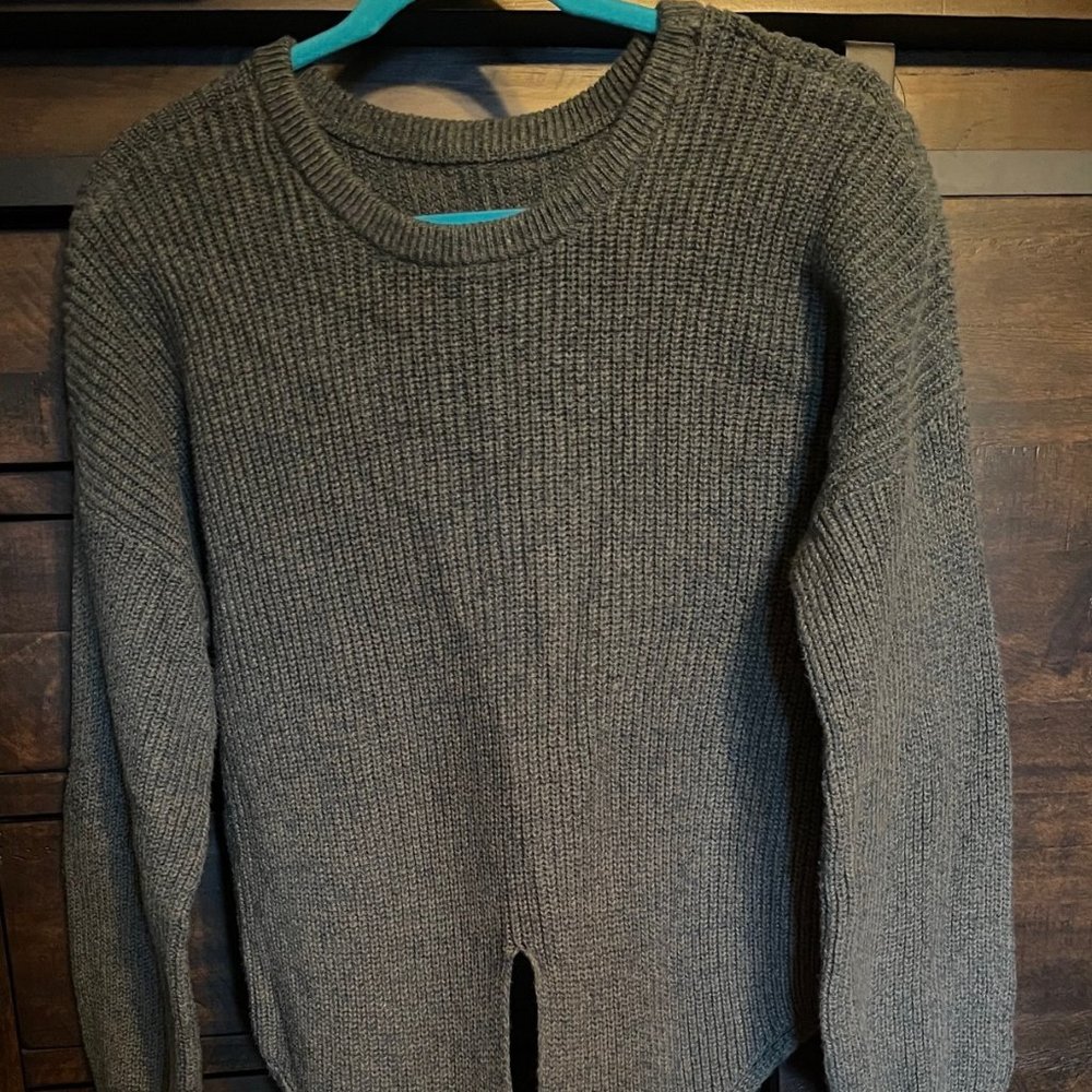 Hollister Dark Green Knit Sweater w. Long Front Tight Sides